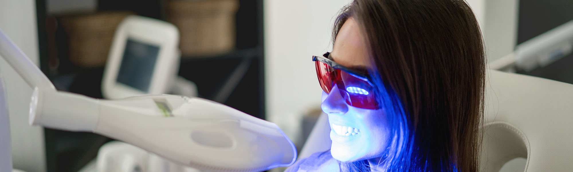 7 Habits for Whiter Teeth blog banner image.